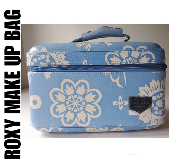 Roxy Handbags - NYE SALE Roxy Cosmetic Travel Bag Luggage Kaboodle